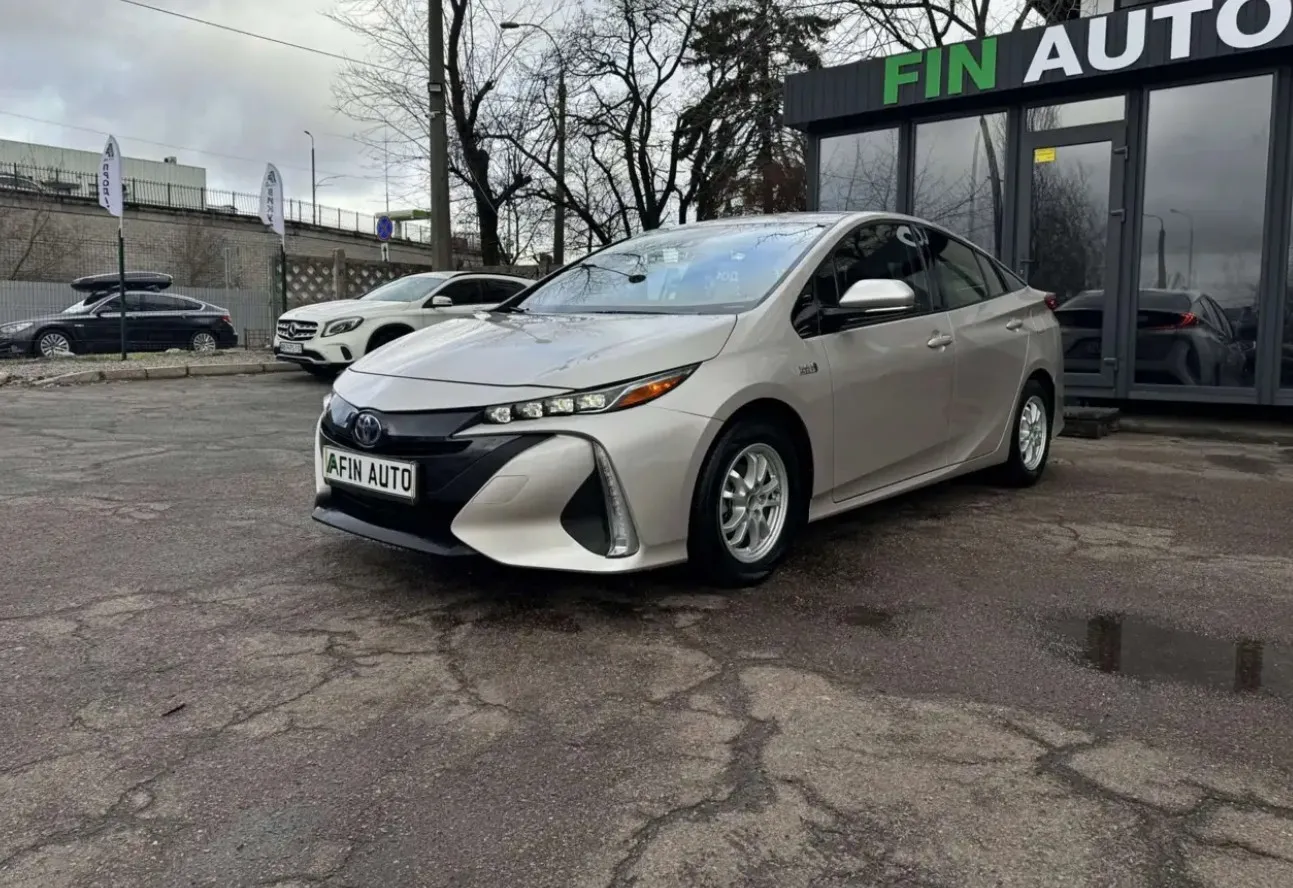 Toyota Prius Prime 2017 Купити авто в лізинг Київ