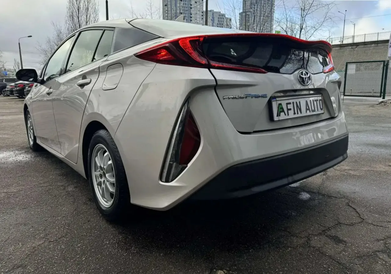 Toyota Prius Prime 2017 Купити авто в лізинг Київ