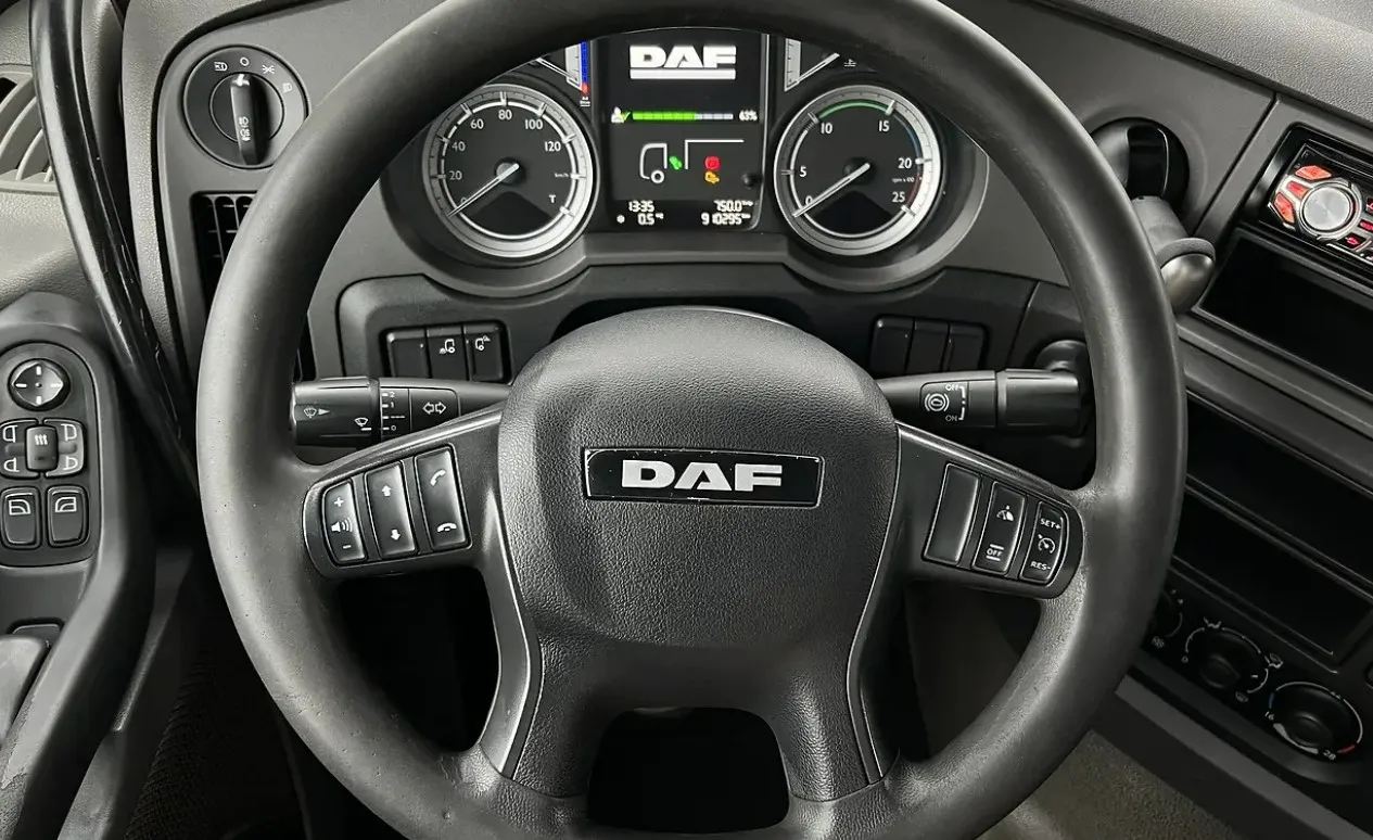 DAF XF 2014 купити фуру в лізинг тягач