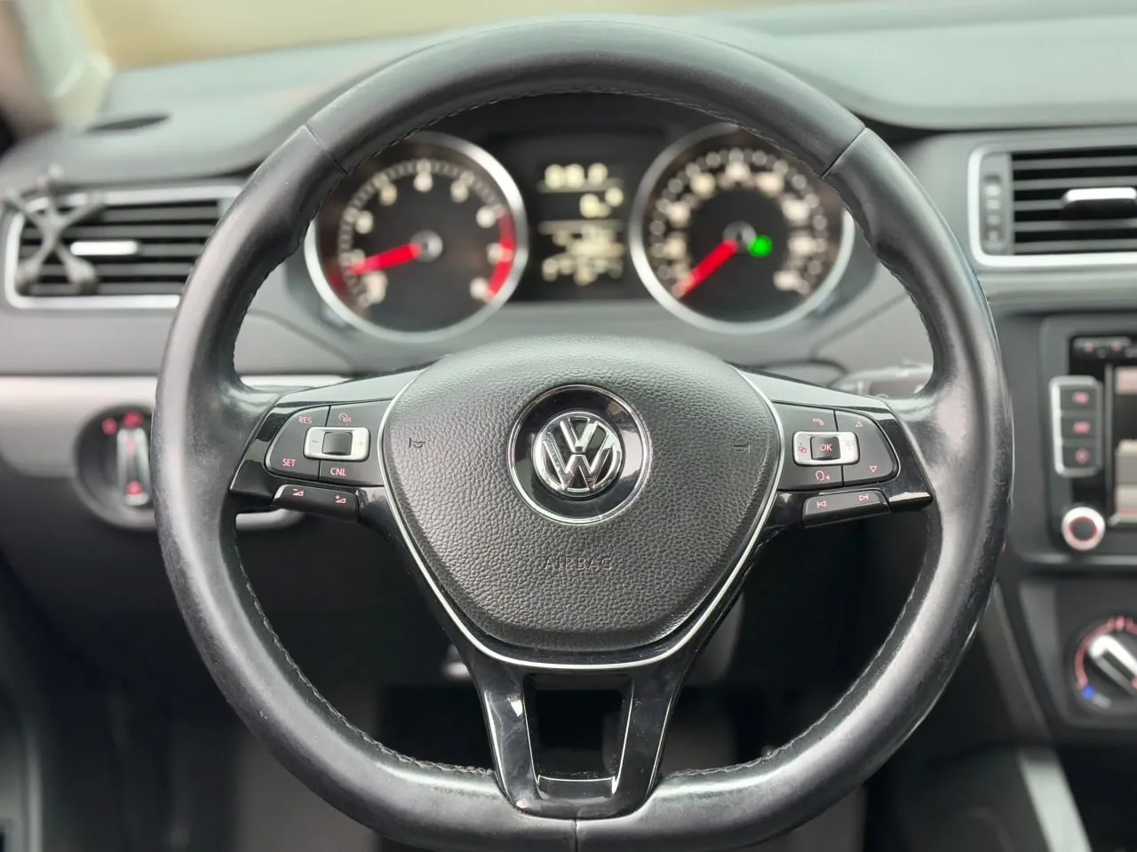 VOLKSWAGEN JETTA 2.0T 2015 купити авто в лізинг