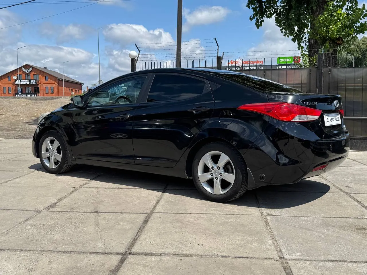 Купити Хендай Елантра газ бензин 1.8 2013