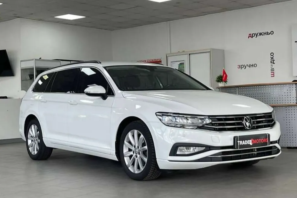 Купити Фольксваген Пассат дизельний універсал 2020