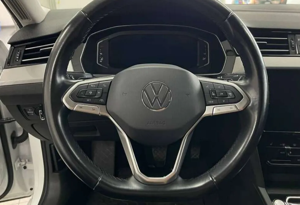 Купити Фольксваген Пассат дизельний універсал 2020