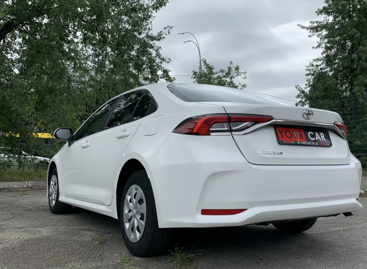 Купити Тойота Королла седан бензин Київ