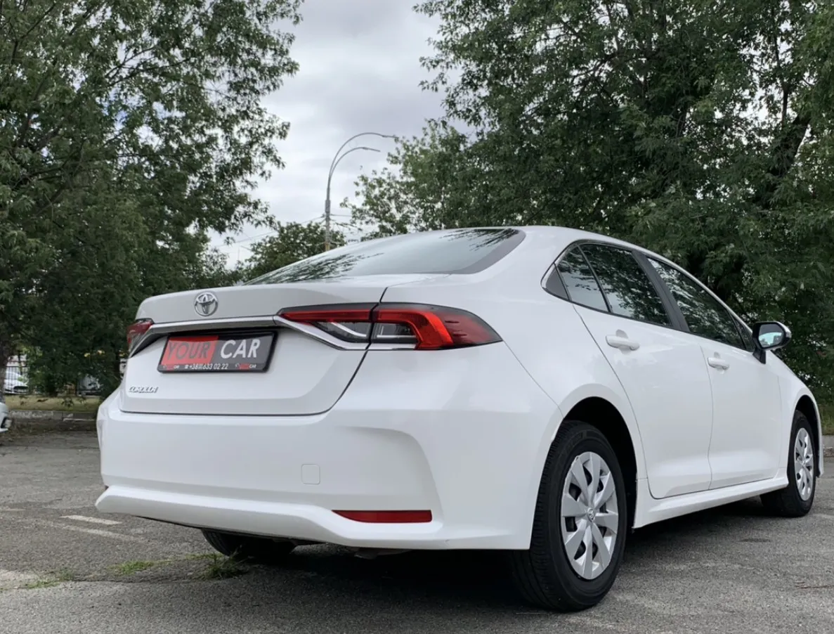 Купити Тойота Королла седан бензин Київ