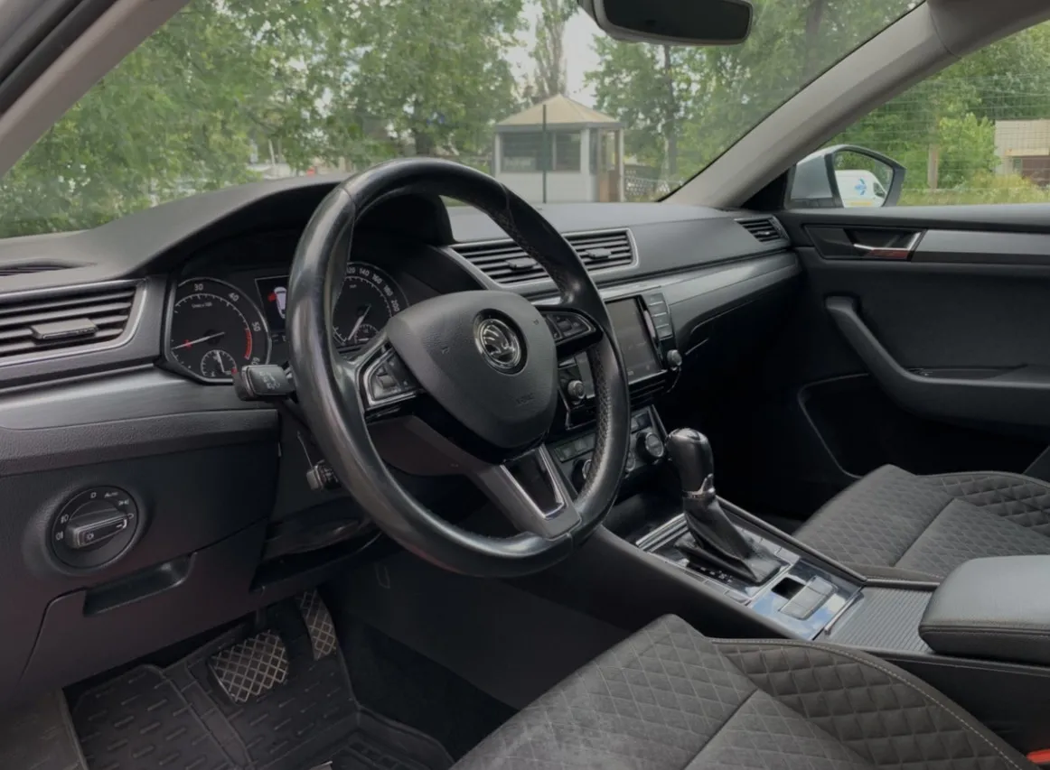 Купити авто Шкода Суперб дизель універсал