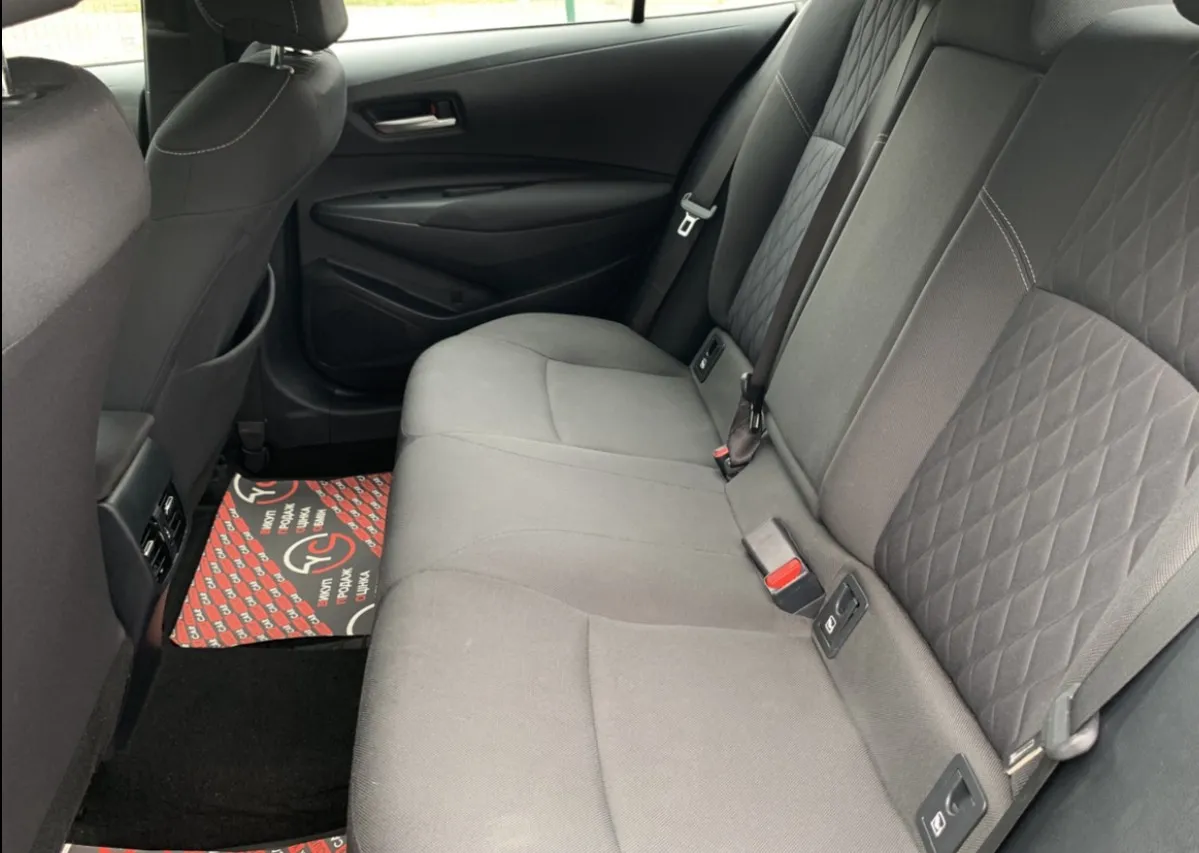 Купити Тойота Королла седан бензин Київ