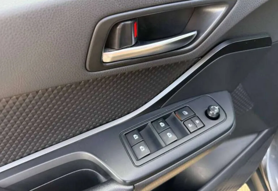 Купити авто Тойота бензин кросовер