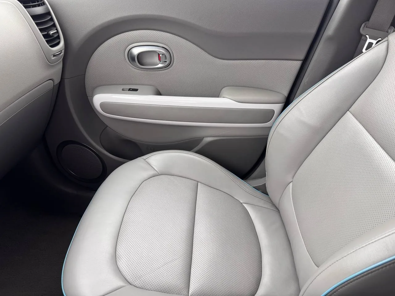 Кіа Соул купити електро автомобіль Київ